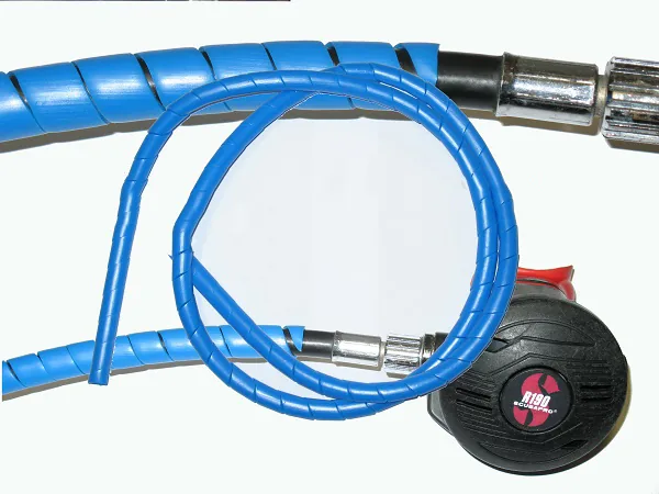 BLAUER SCHLAUCHSCHUTZ