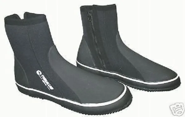 SCHWARZE FÜSSLINGE MIT SOHLE T.46/47